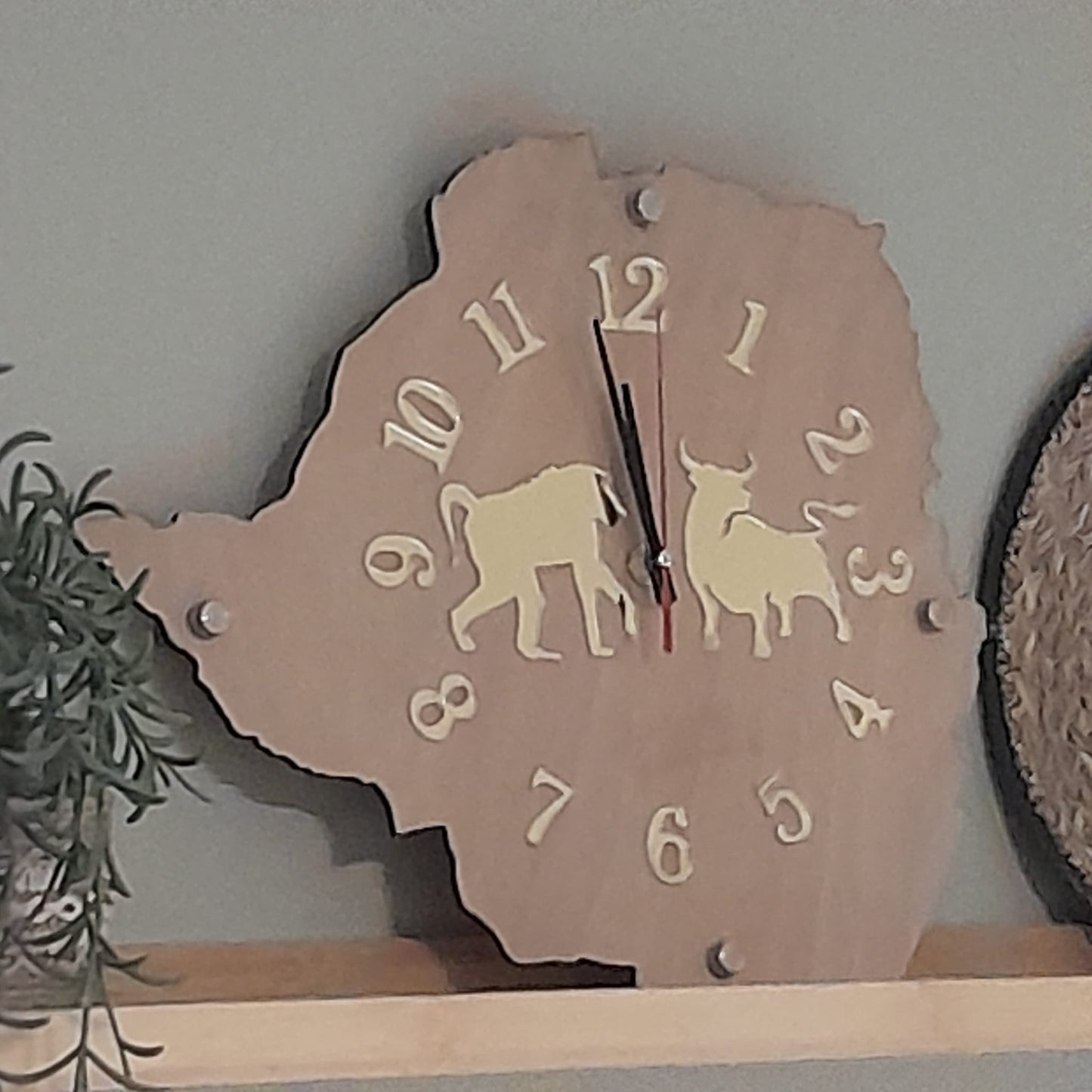 DISPLAY & WONDER Zimbabwe Map with Couple’s Totems | Personalised Mirror Acrylic Plaque