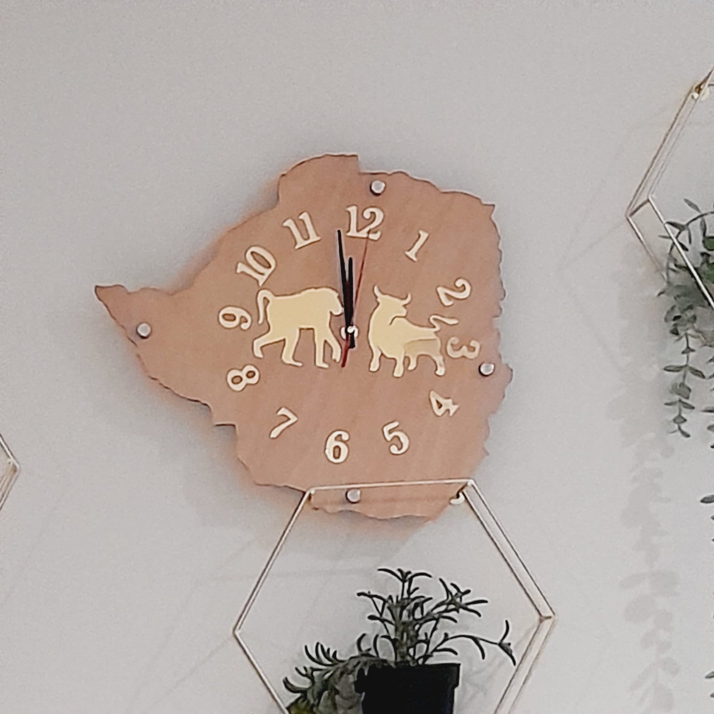 DISPLAY & WONDER Zimbabwe Map with Couple’s Totems | Personalised Mirror Acrylic Plaque